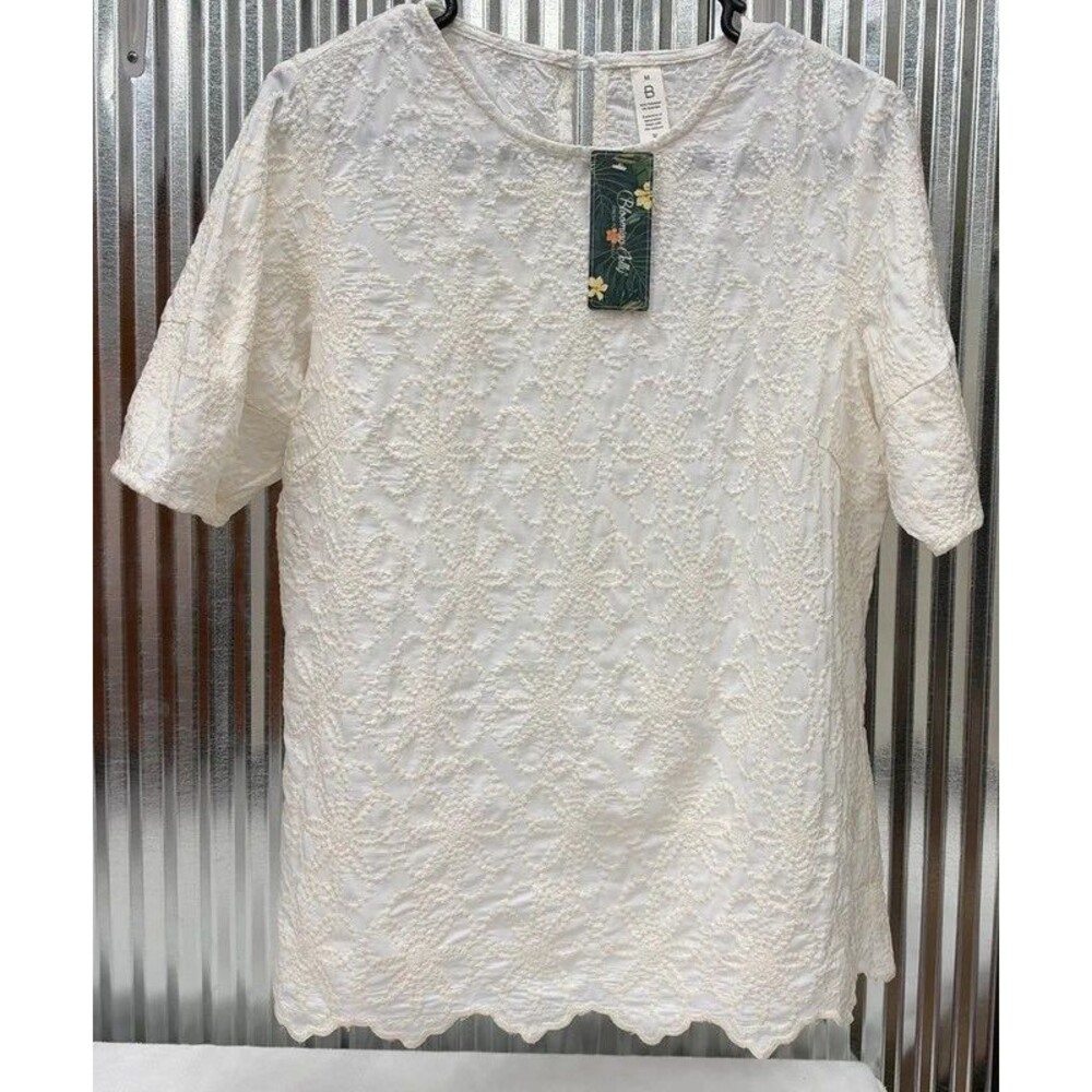 Women’s Medium Ivory Embroidered Short Sleeve Blouse NWT